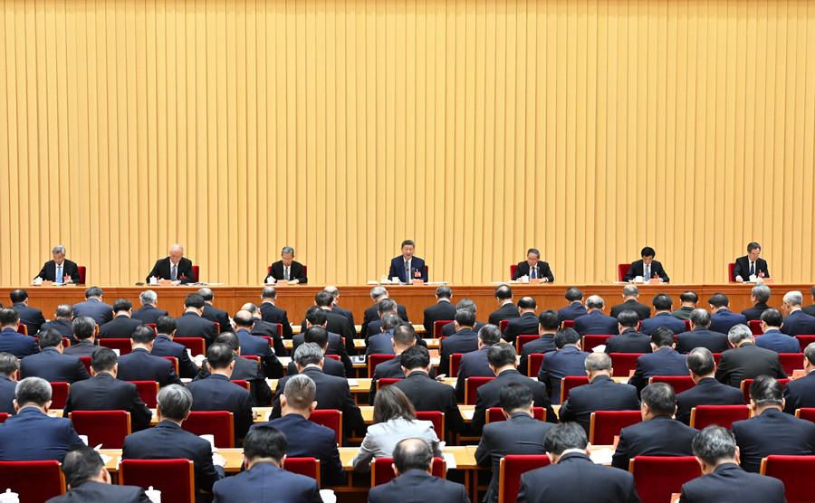 　　12月10日至11日，中央經(jīng)濟(jì)工作會(huì)議在北京舉行。中共中央總書(shū)記、國(guó)家主席、中央軍委主席習(xí)近平出席會(huì)議并發(fā)表重要講話。李強(qiáng)、趙樂(lè)際、王滬寧、蔡奇、丁薛祥、李希出席會(huì)議。